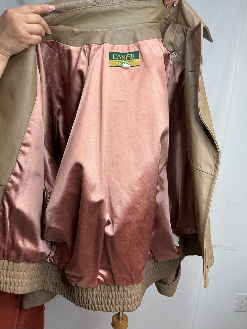 2090 - Danier Taupe Leather Jacket with Rose Lining - Picture 11 of 11